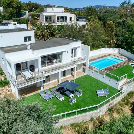 Villa Magnifique Contemporaine Vue Avec Piscine Chauffee Toute L'annee, Proche De Saint-tropez