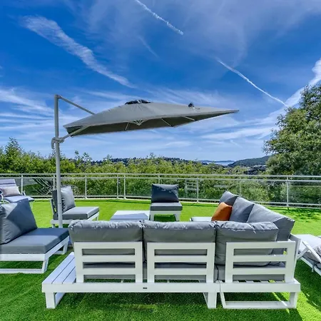 Magnifique Contemporaine Vue Avec Piscine Chauffee Toute L'annee, Proche De Saint-tropez