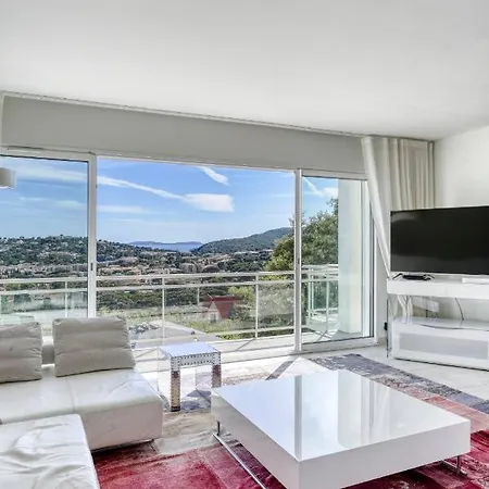 Magnifique Contemporaine Vue Avec Piscine Chauffee Toute L'annee, Proche De Saint-tropez Villa *