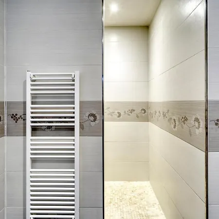 Villa Magnificent Contemporary 5-star With Sea View And Heated Swimming Pool, Near Saint Tropez *