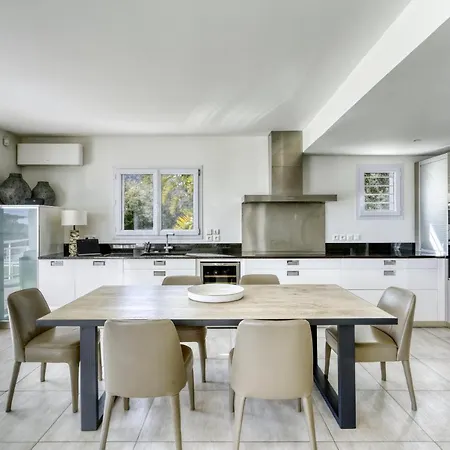 Magnificent Contemporary 5-star With Sea View And Heated Swimming Pool, Near Saint Tropez Villa *